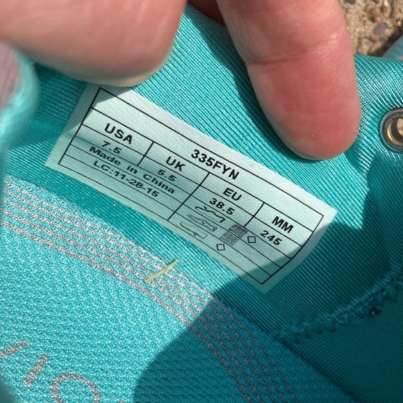 Vionic womens 7.5 cross trainers - Picture 10 of 14